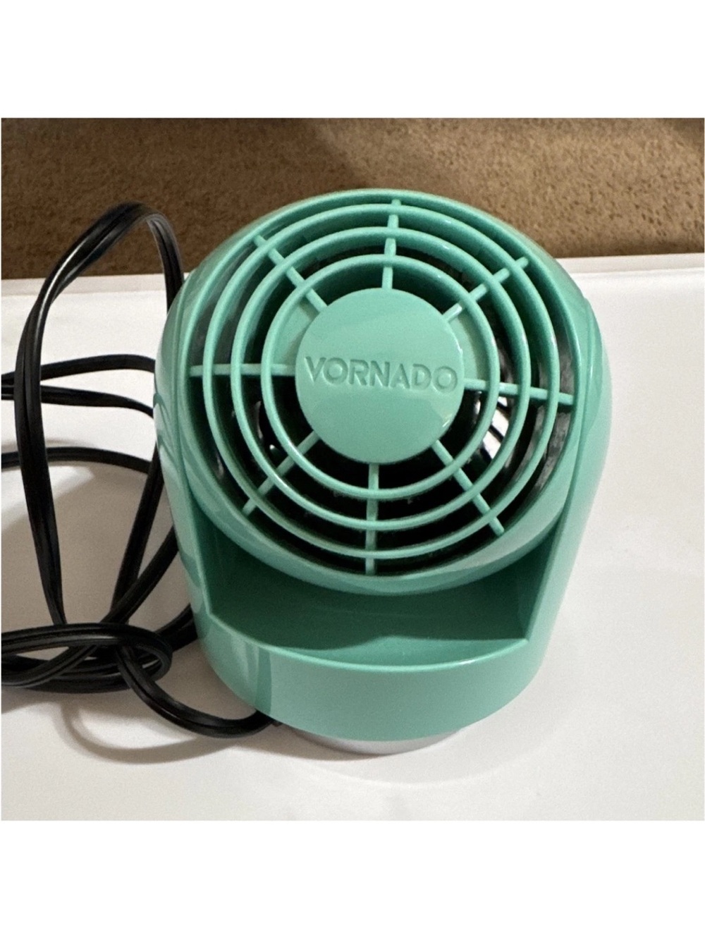 Vornado Flippi V6 Table/Desk Fan Green Adjustable Tilt Head Corded 120V